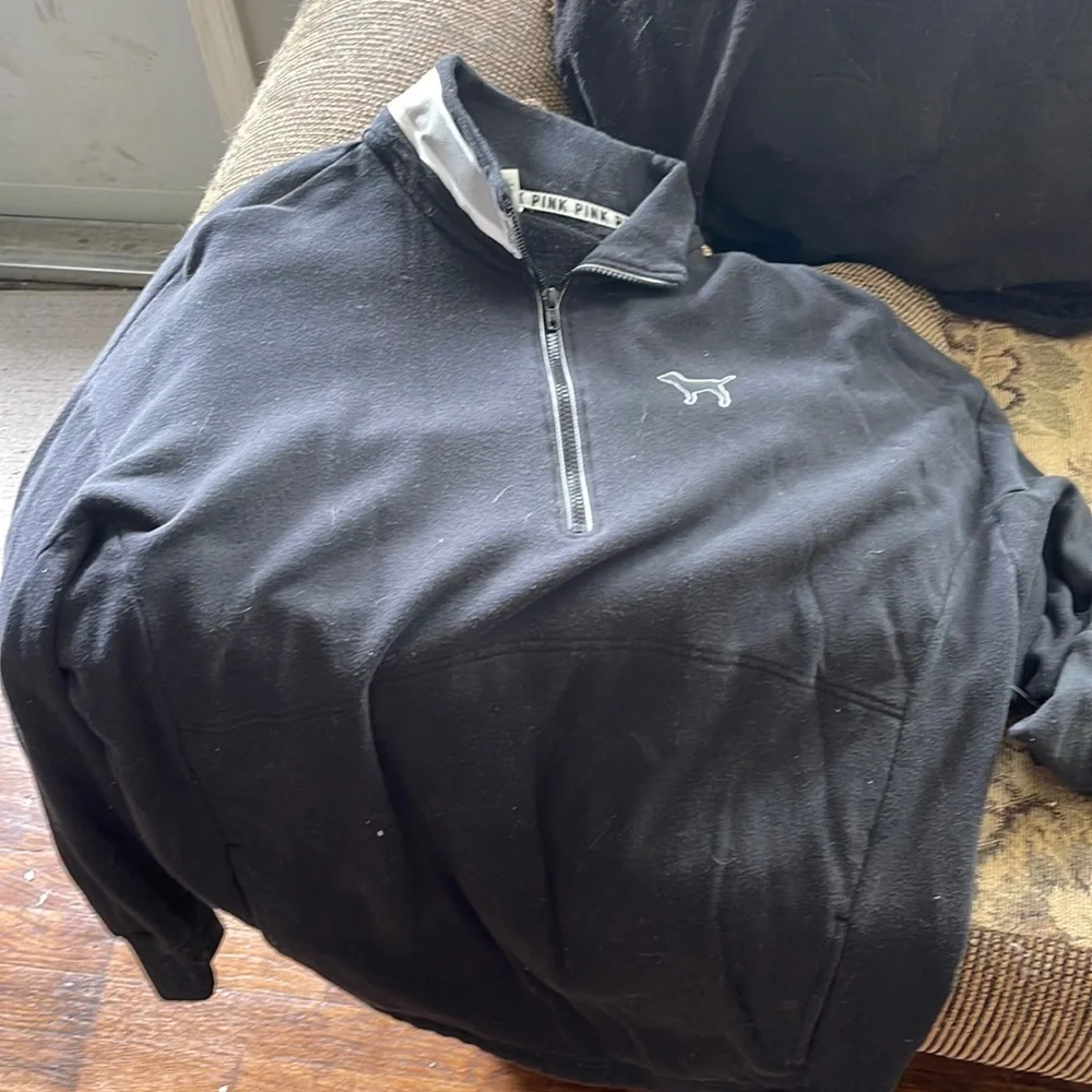 pullover - Picture 1 of 2